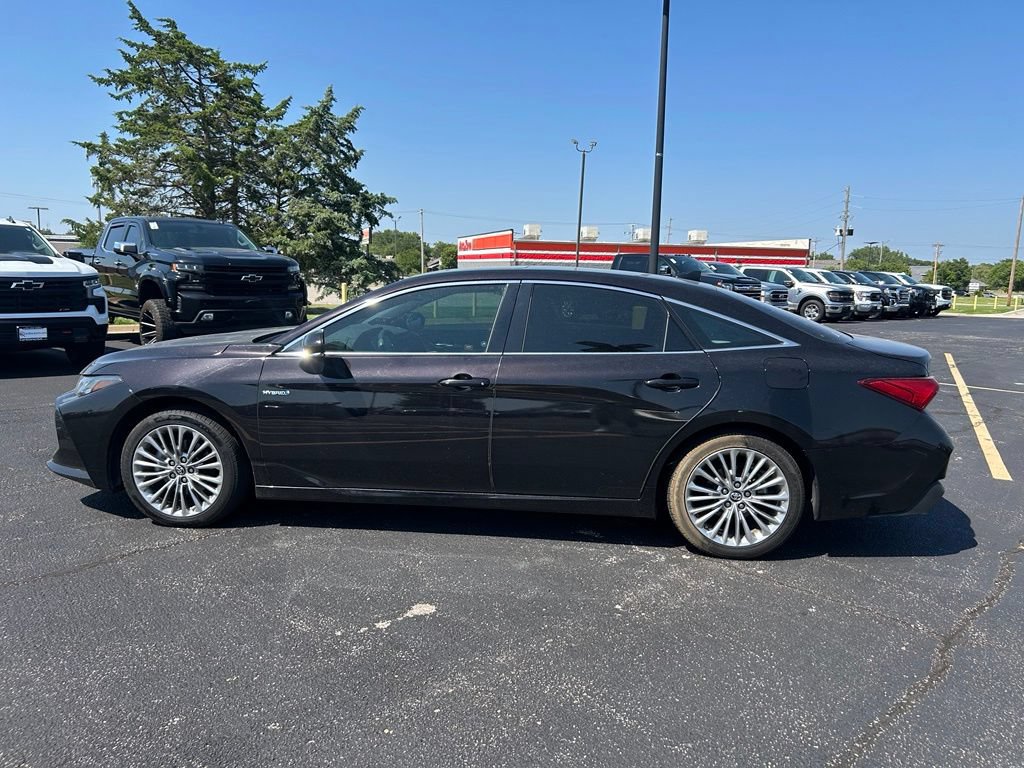 Used 2019 Toyota Avalon Limited FWD image 6
