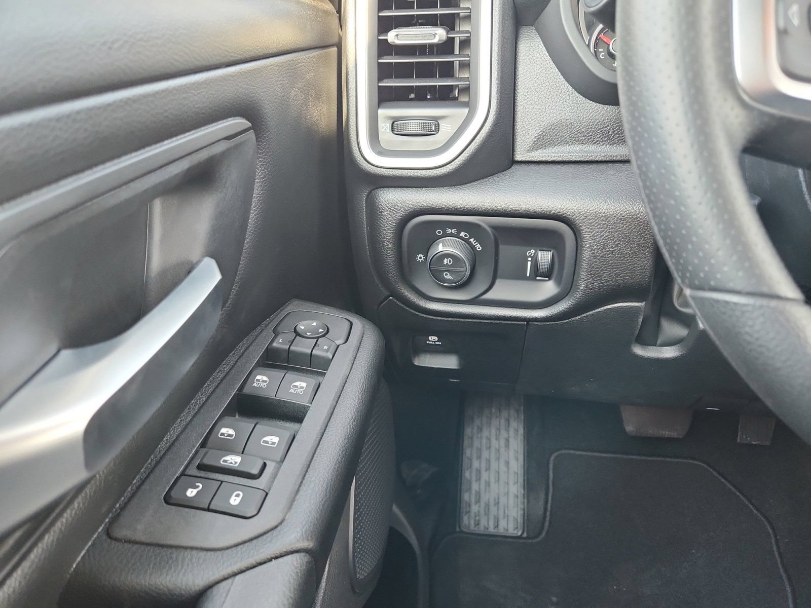 New 2026 RAM 1500 Express AWD/4WD image 18
