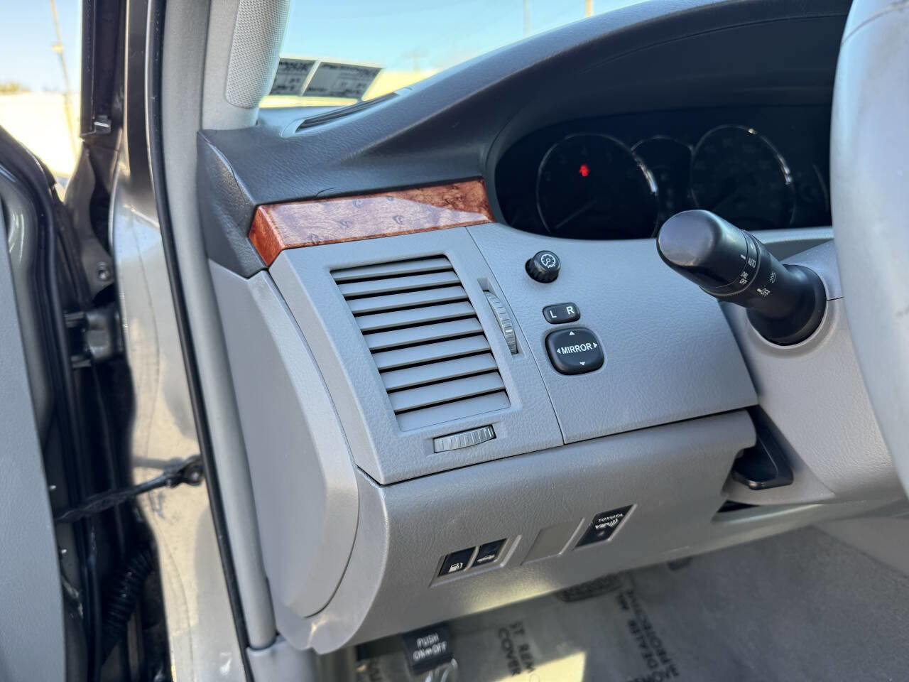 Used 2005 Toyota Avalon XLS image 11