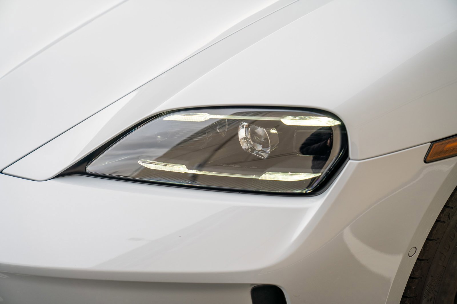 Used 2025 Porsche Taycan image 28