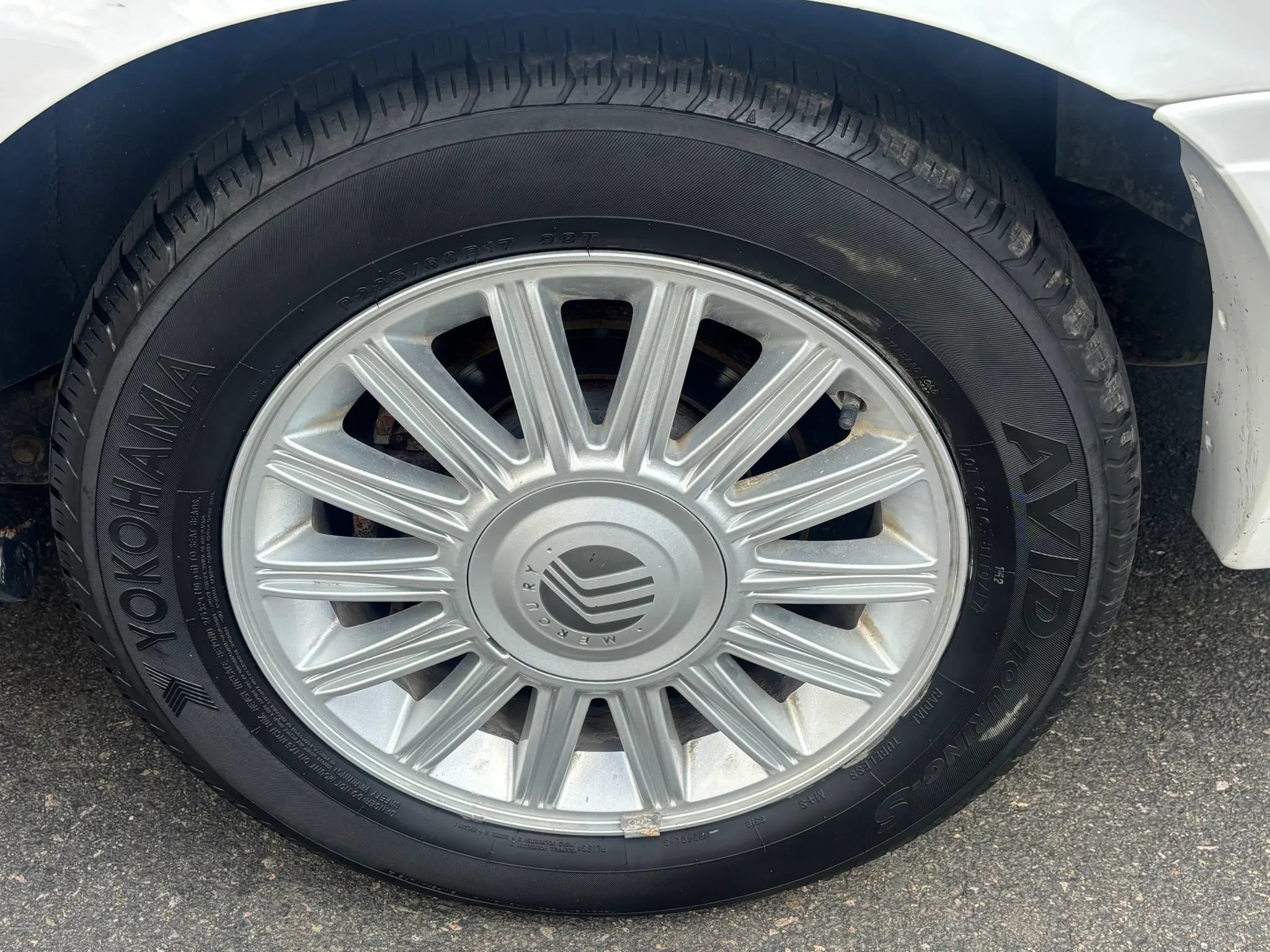 Used 2009 Mercury Grand Marquis LS RWD image 32