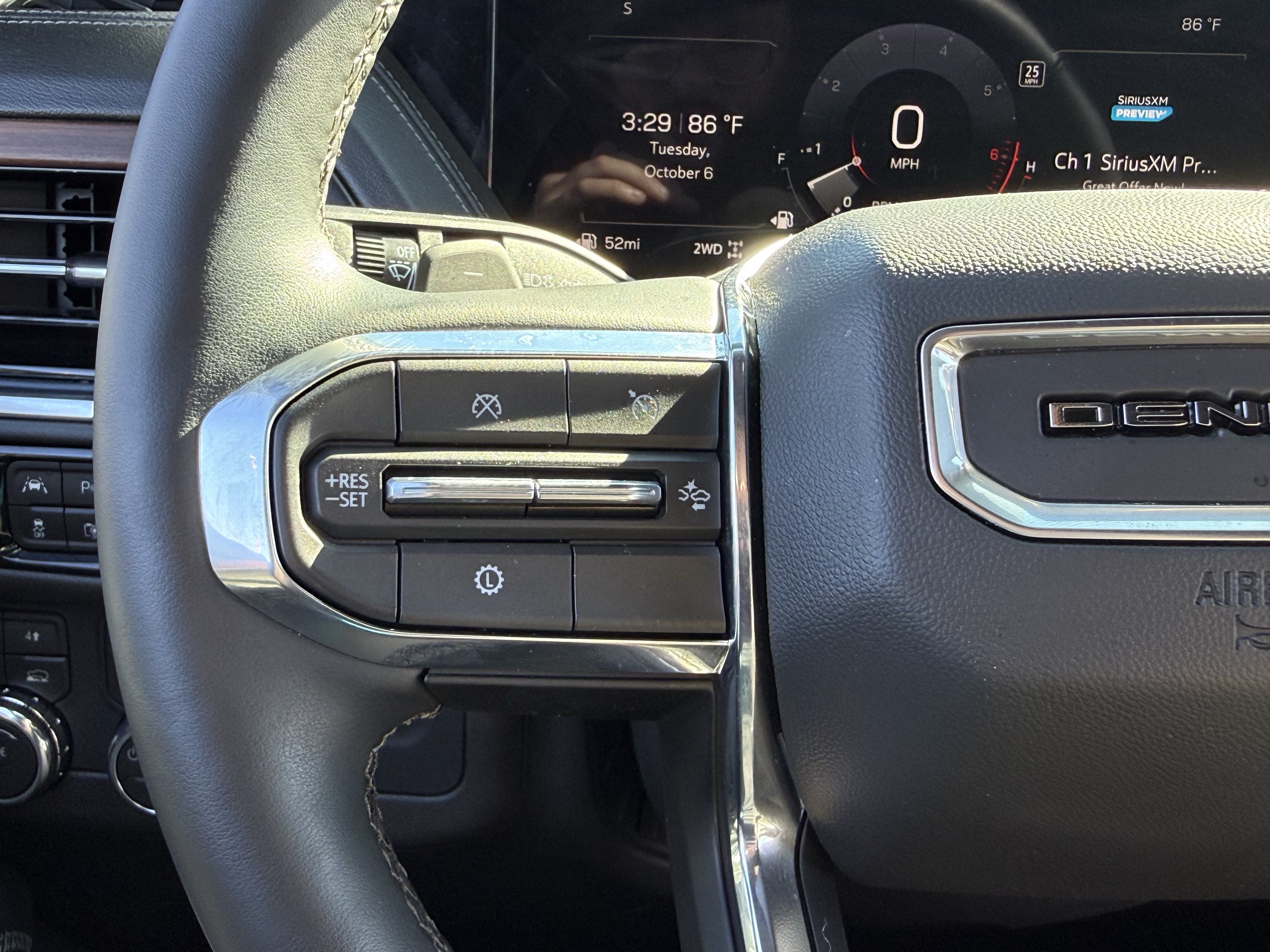 Used 2026 GMC Yukon Denali w/ Sun & Power Step Package AWD/4WD image 16