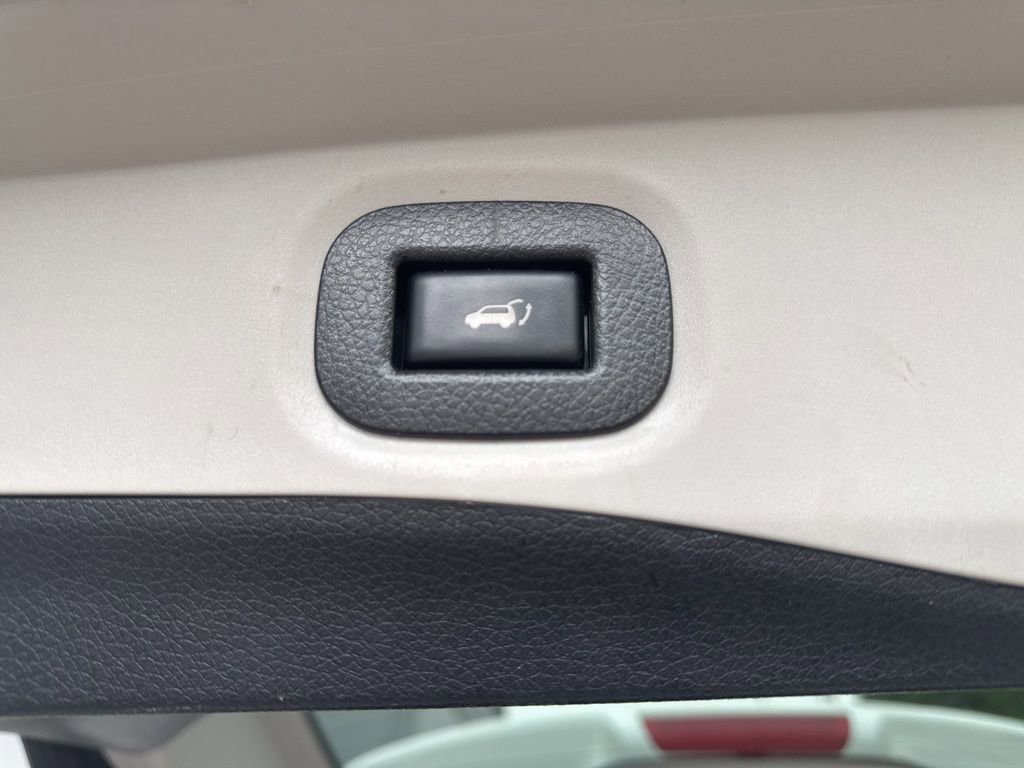 Used 2020 Nissan Rogue SV AWD/4WD image 16