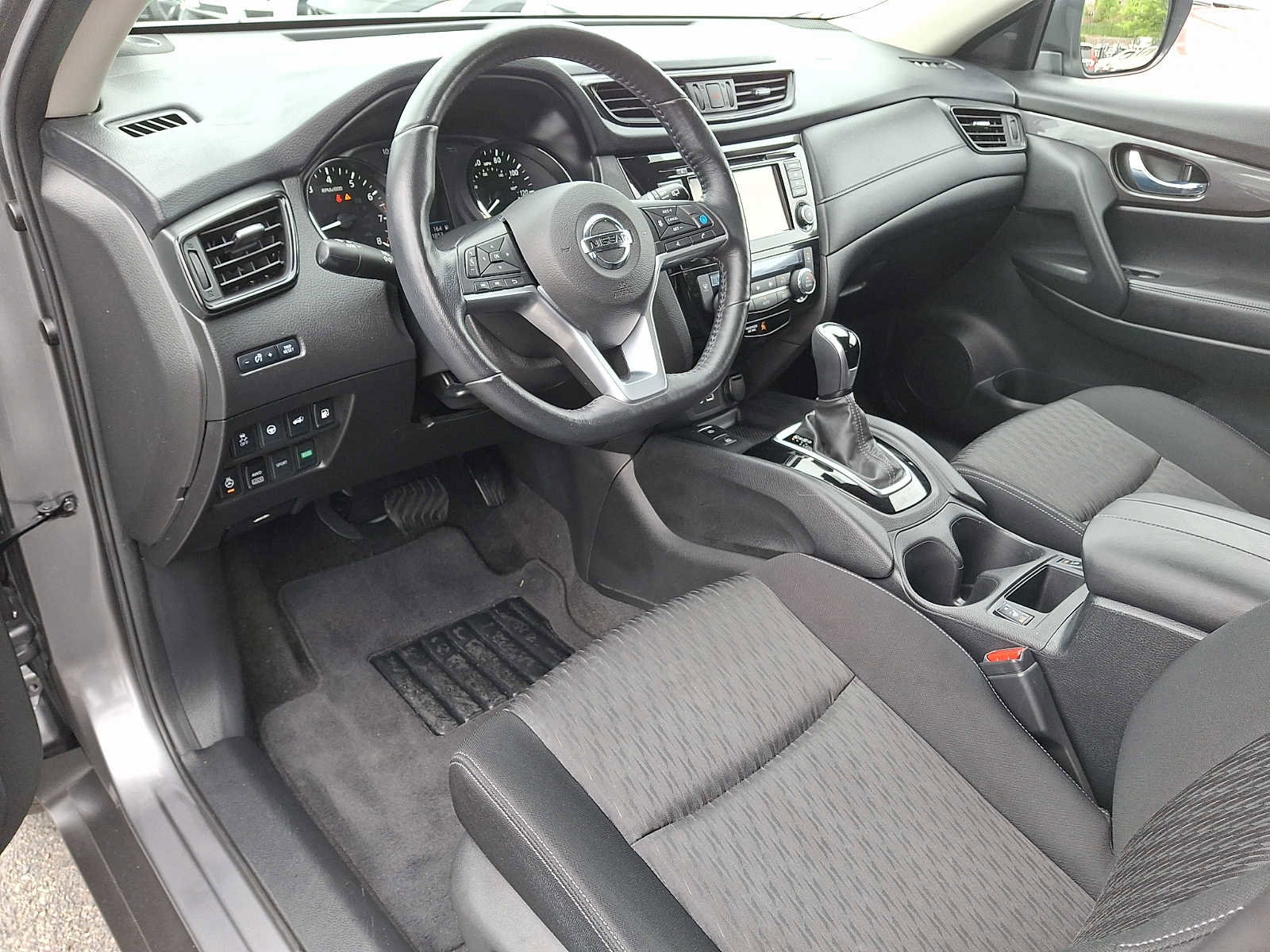 Used 2020 Nissan Rogue SV w/ Premium Package AWD/4WD image 10