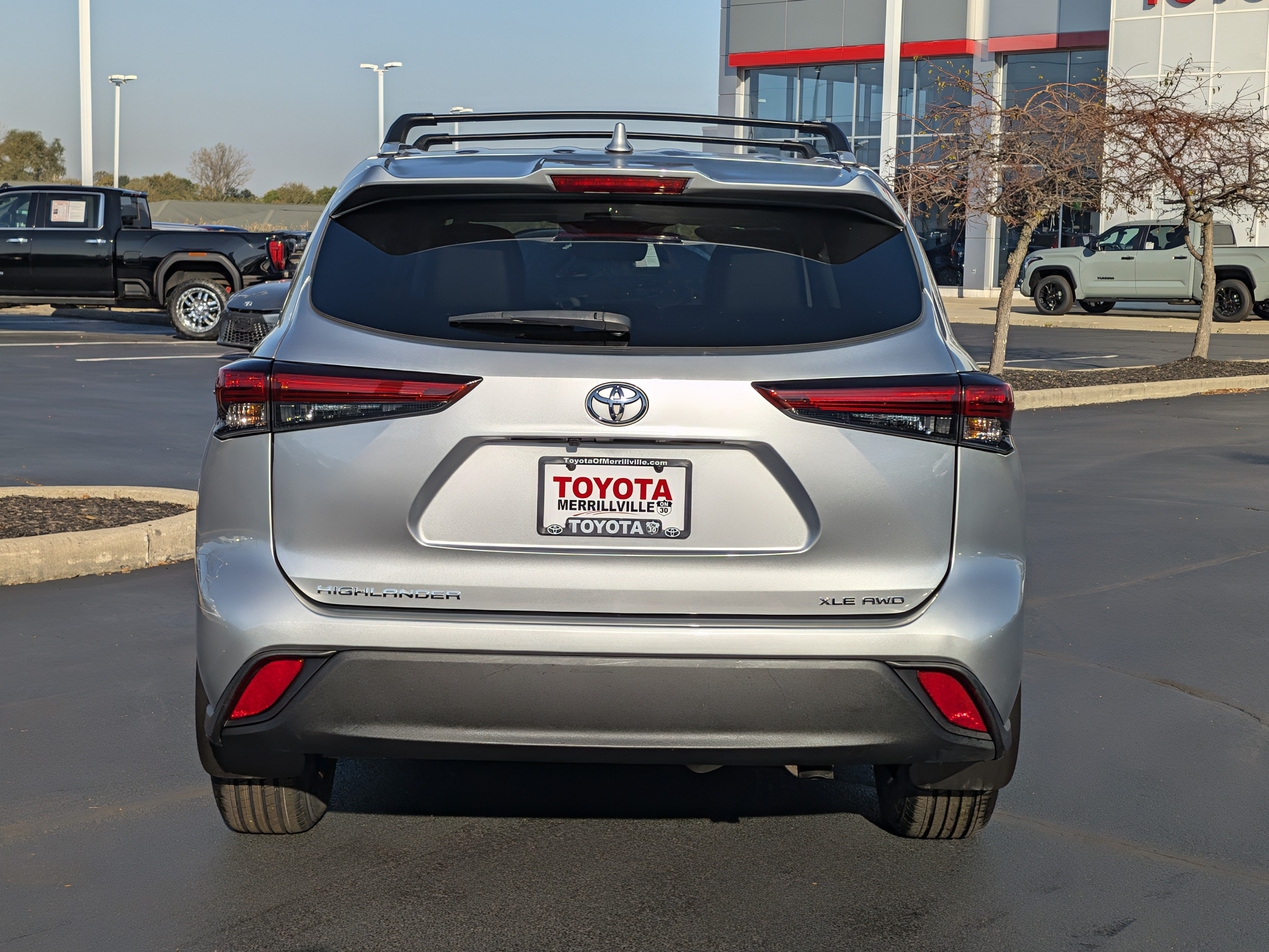 Used 2023 Toyota Highlander XLE AWD/4WD image 7