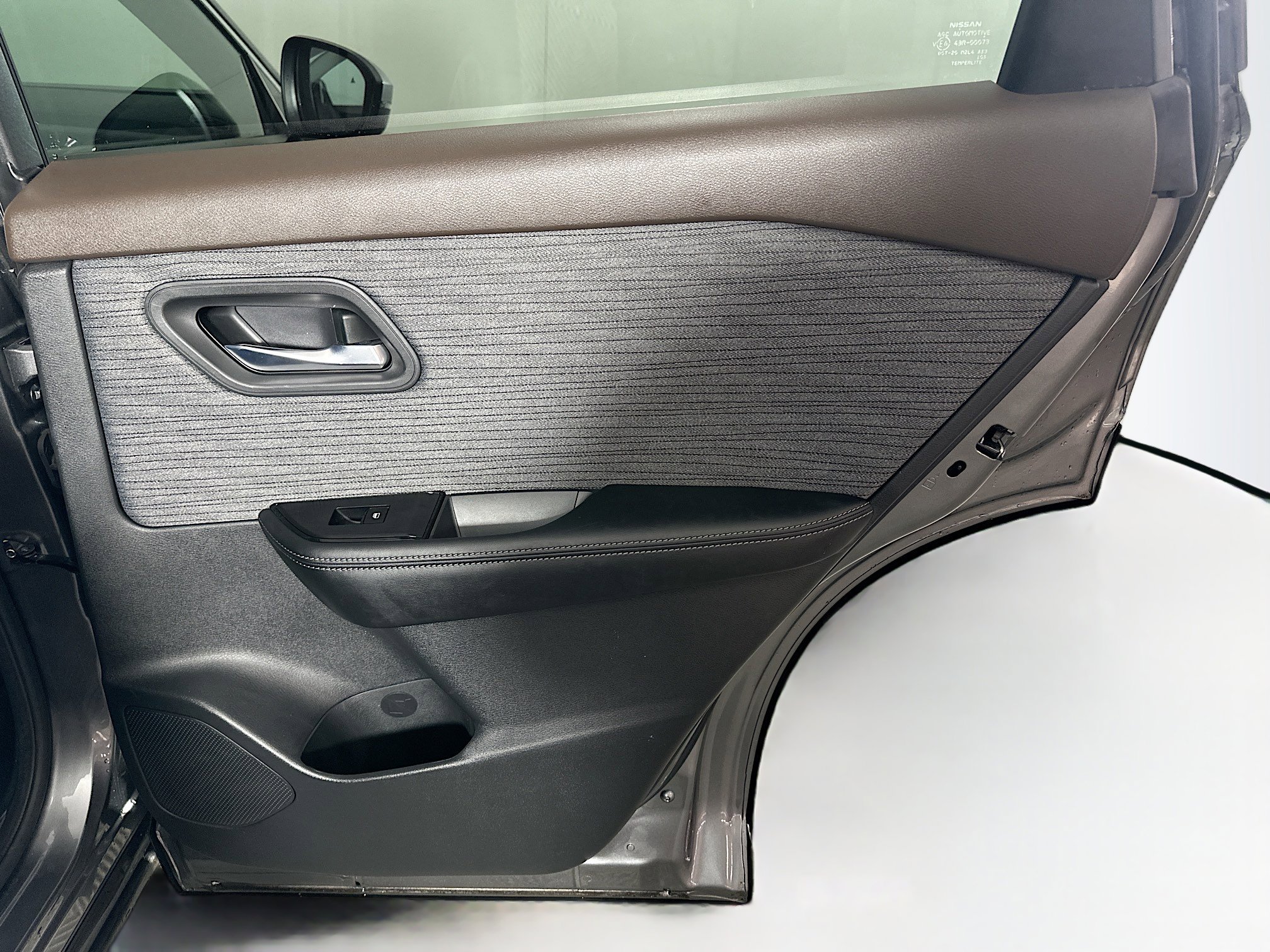 Used 2023 Nissan Rogue SV image 29