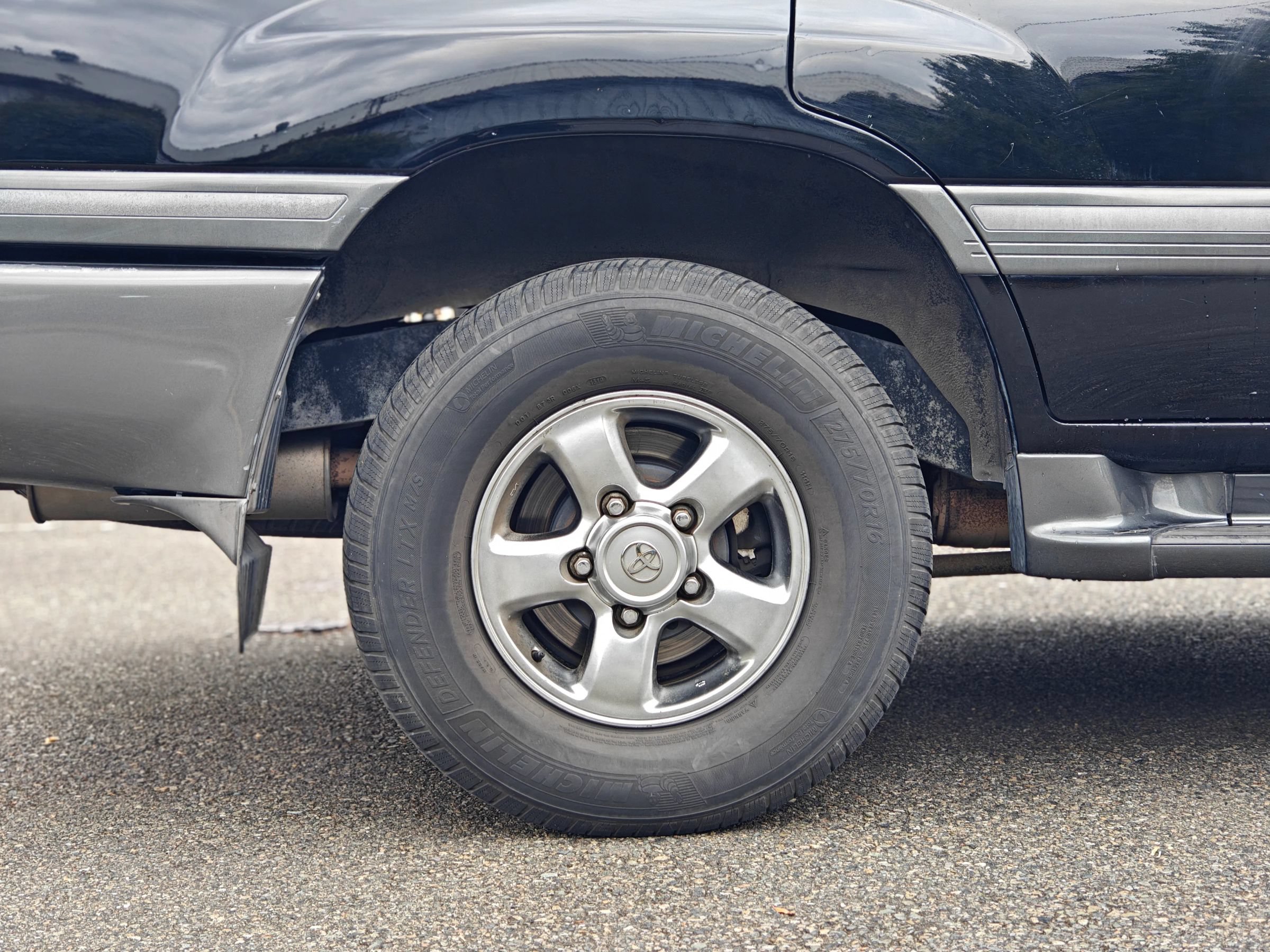 Used 2002 Toyota Land Cruiser AWD/4WD image 11