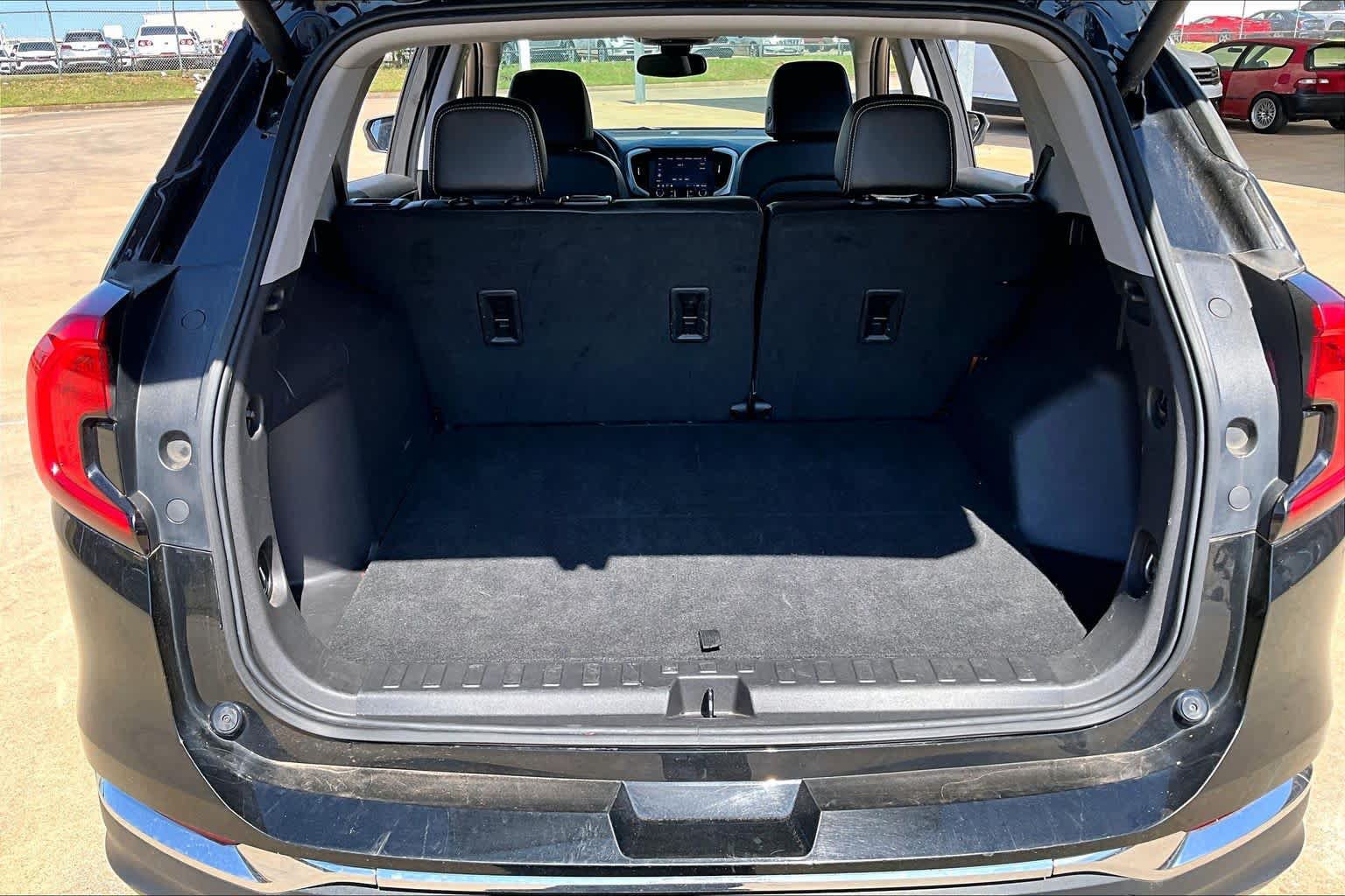 Used 2024 GMC Terrain SLT AWD/4WD image 38