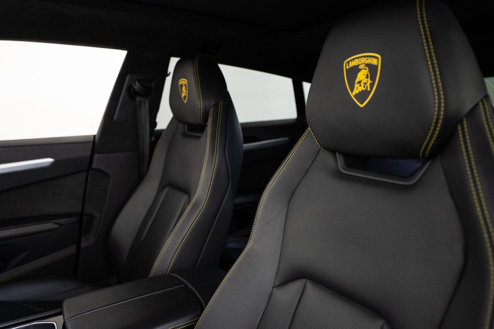 Used 2020 Lamborghini Urus AWD/4WD image 21