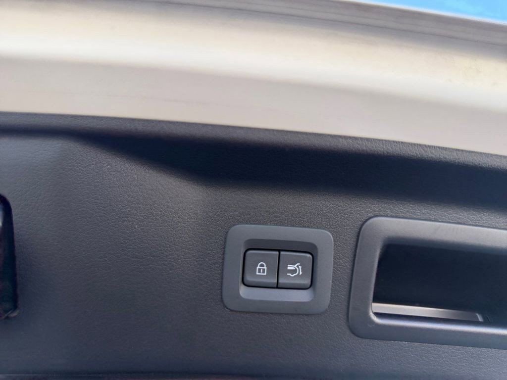 Used 2025 MAZDA CX-70 Plug-In Hybrid w/ Premium Plus image 10