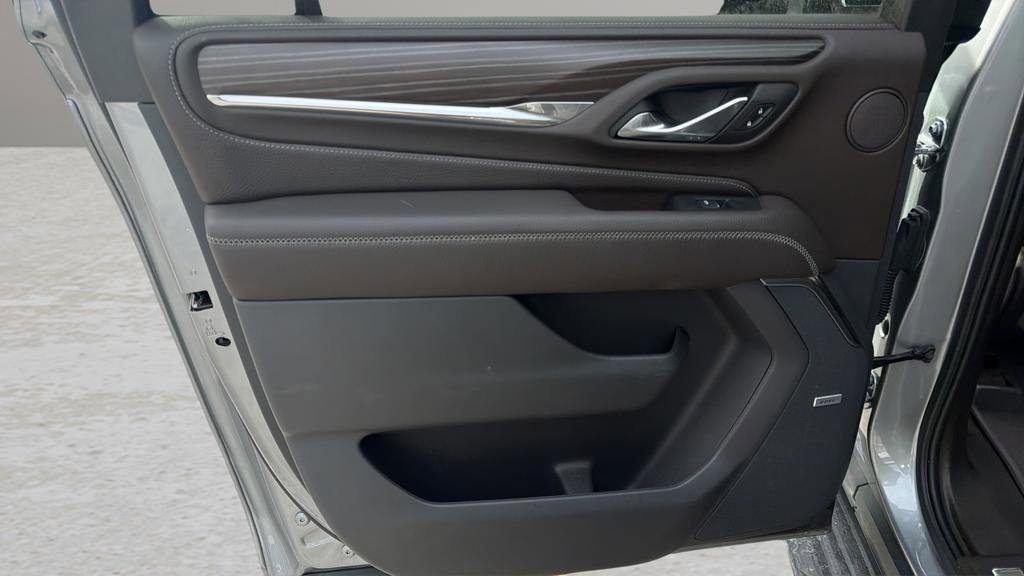 Used 2024 GMC Yukon XL Denali w/ Advanced Technology Package image 13