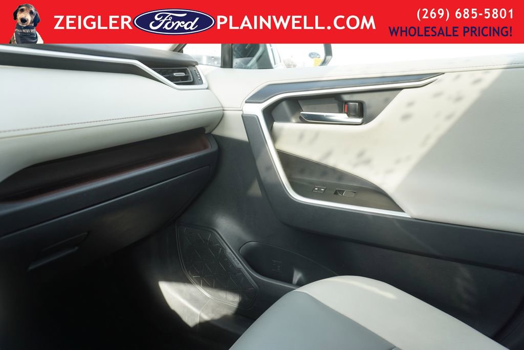 Used 2019 Toyota RAV4 Limited image 30