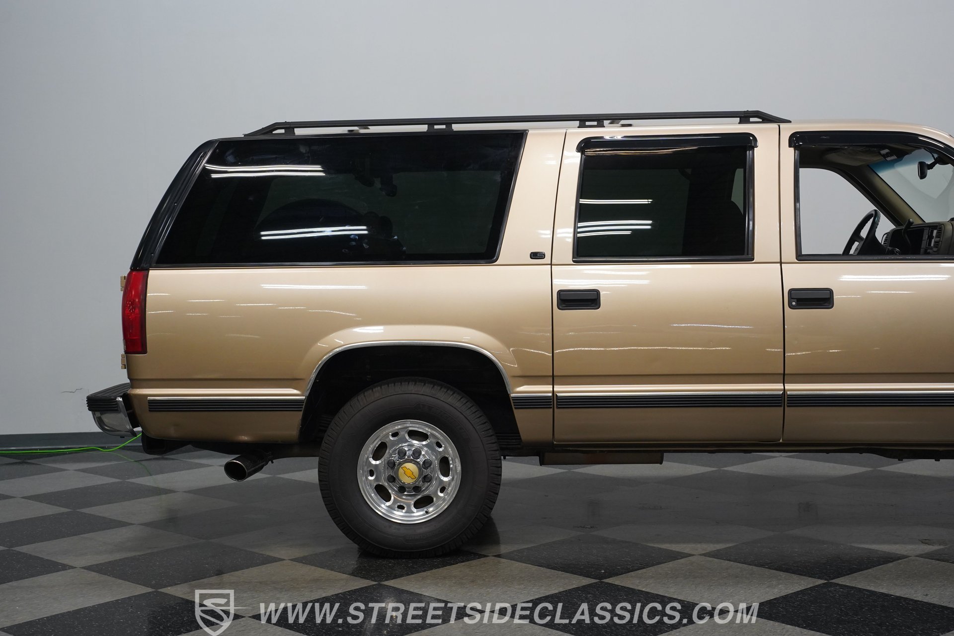 Used 1999 Chevrolet Suburban 2500 w/ Preferred Equipment Group 2 RWD image 29