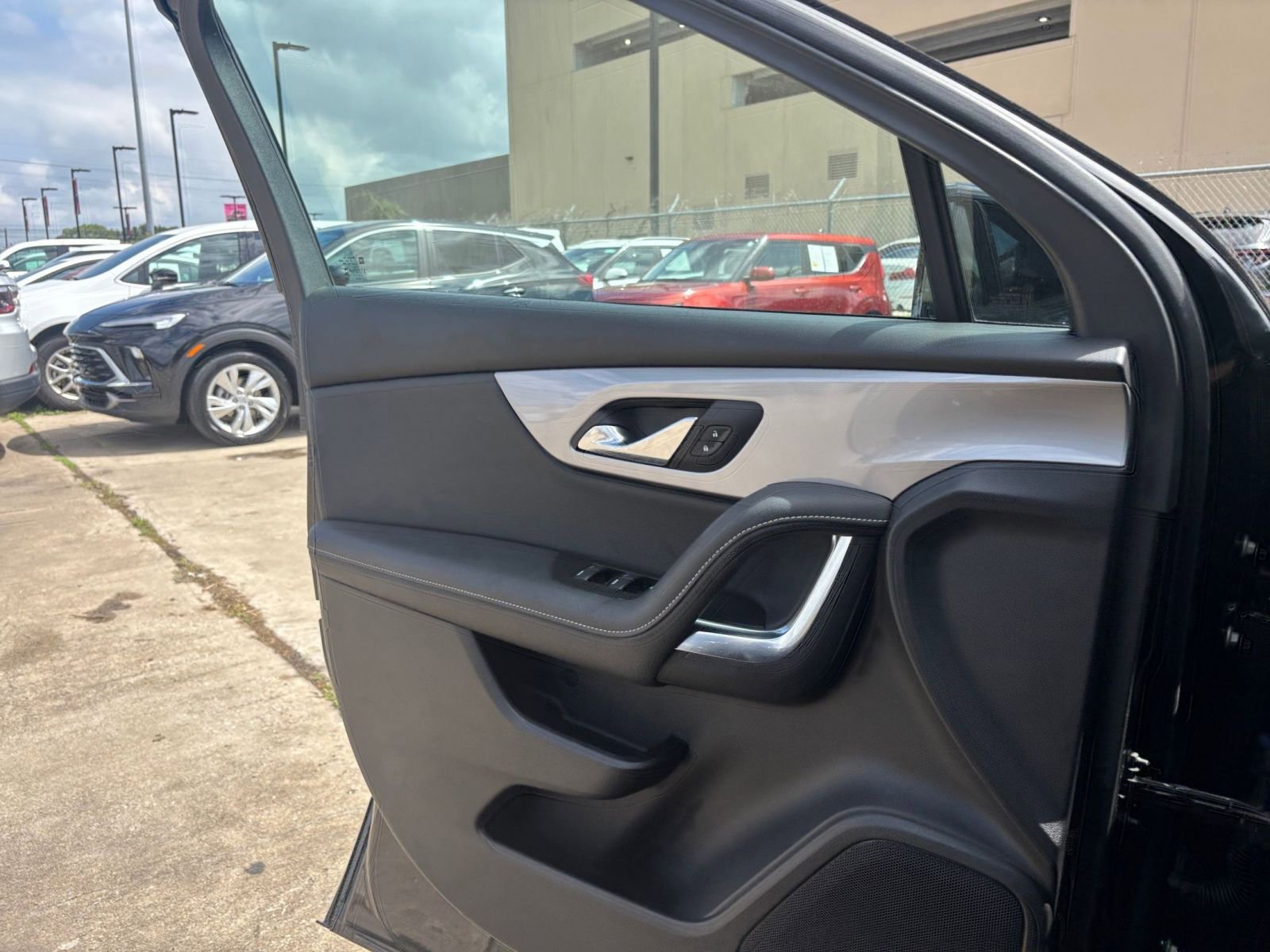 Used 2025 Chevrolet Blazer LT FWD image 18