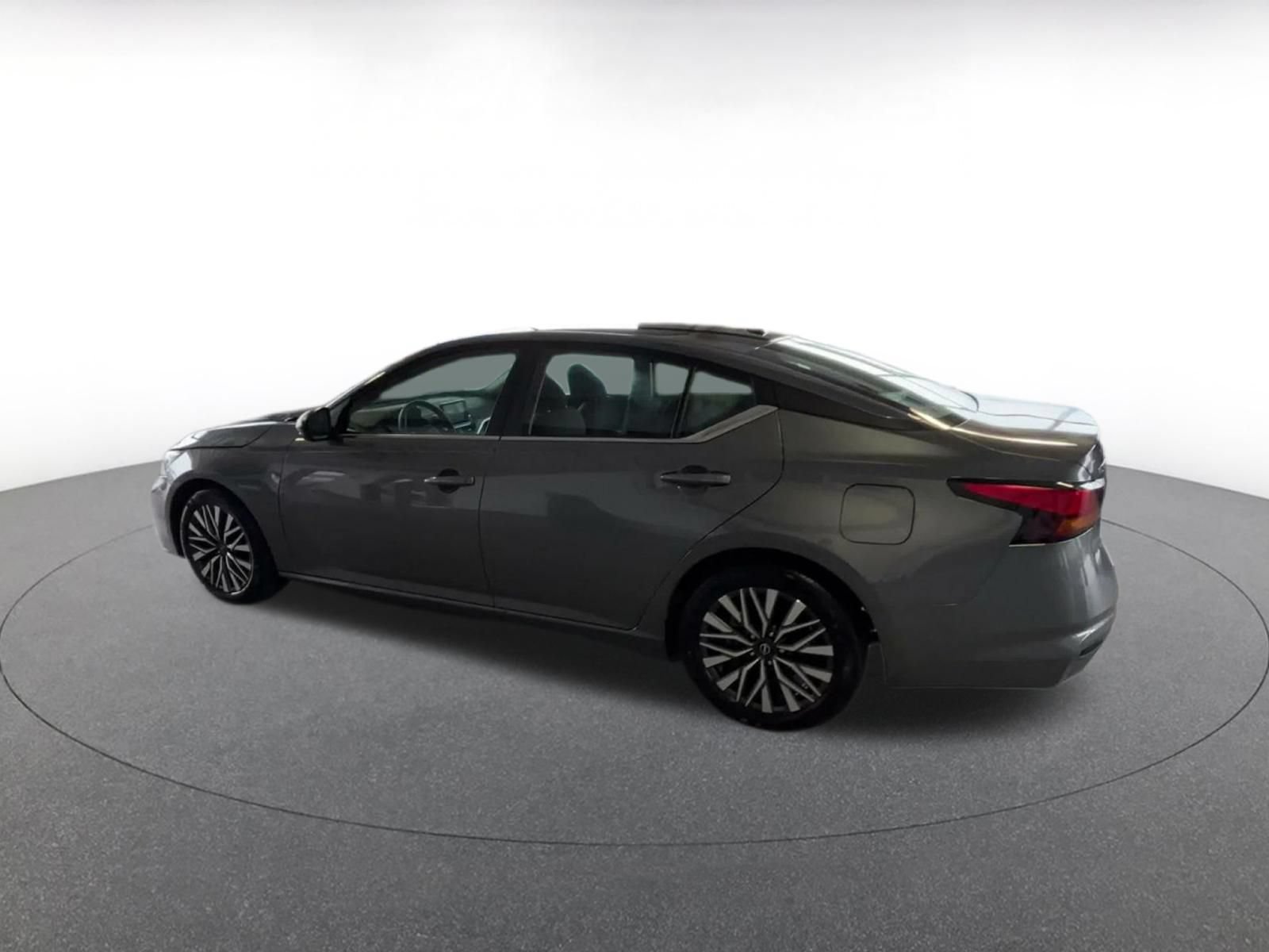 Used 2026 Nissan Altima 2.5 SV FWD image 9
