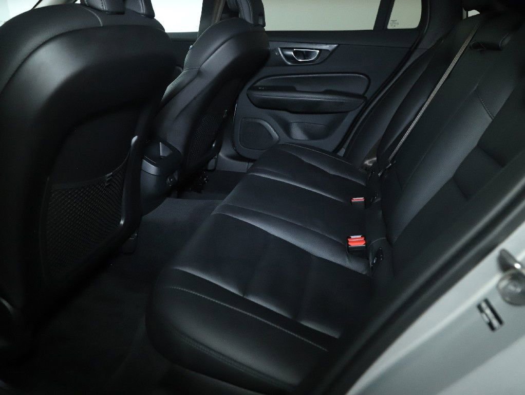 Used 2025 Volvo V60 B5 Cross Country Plus image 15