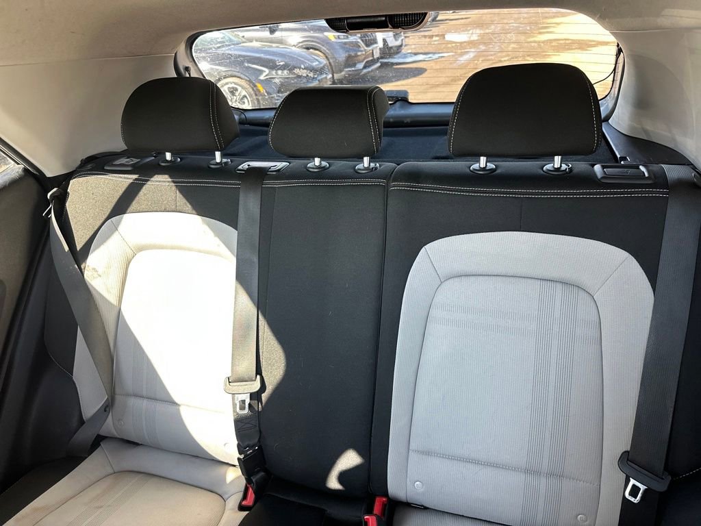 Used 2023 Hyundai Venue SEL image 18