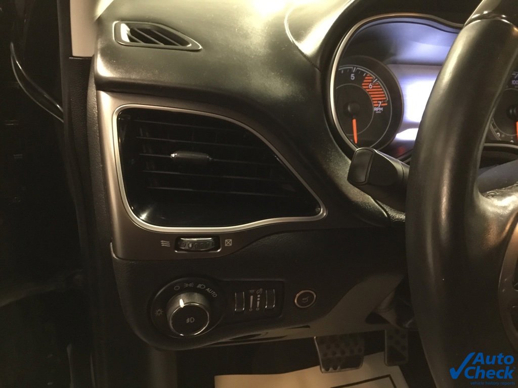 Used 2019 Jeep Cherokee Overland w/ Heavy Duty Protection Group image 23