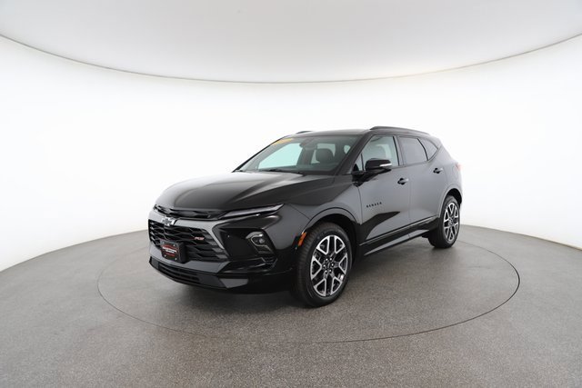 Used 2025 Chevrolet Blazer RS image 2