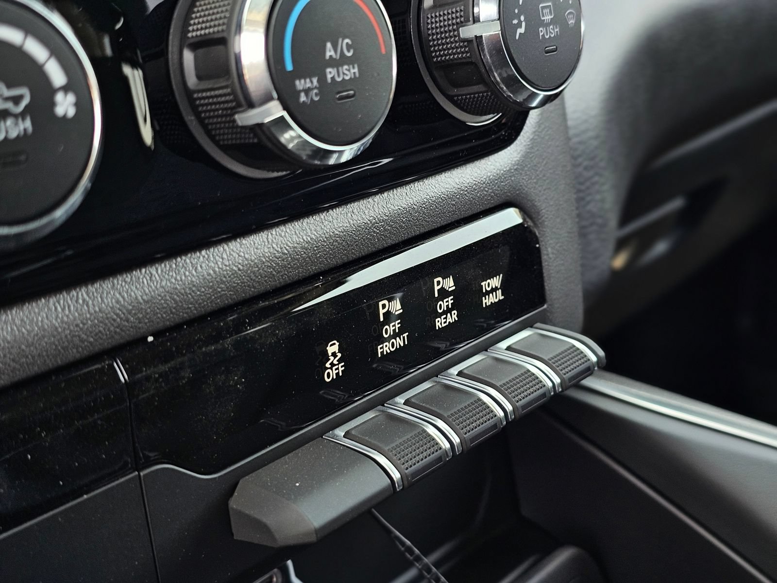 New 2026 RAM 1500 Express AWD/4WD image 11