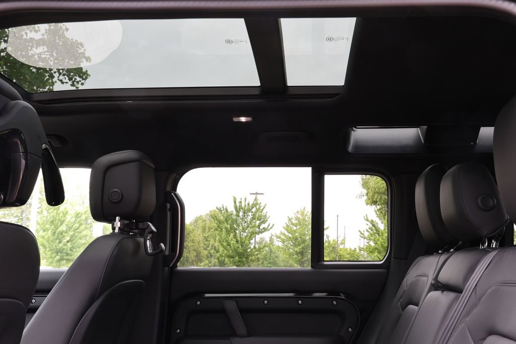 New 2026 Land Rover Defender 110 X-Dynamic SE AWD/4WD image 18