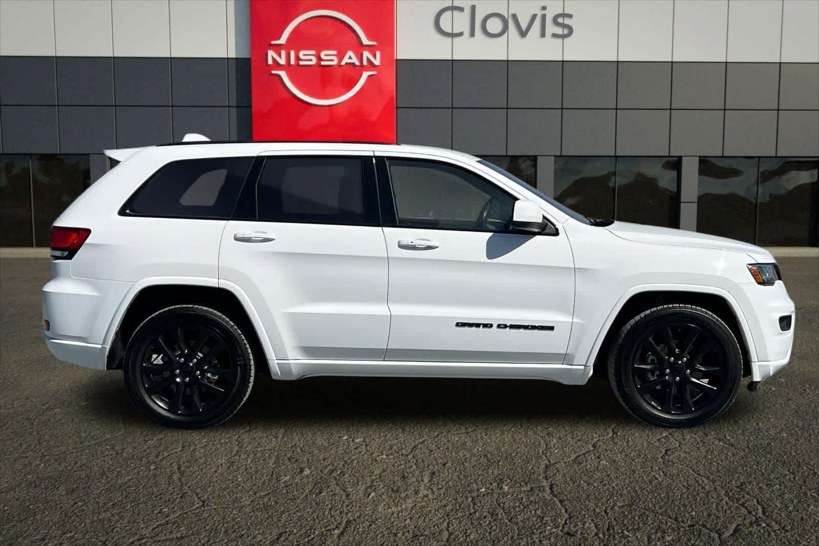 Used 2018 Jeep Grand Cherokee Altitude RWD image 9