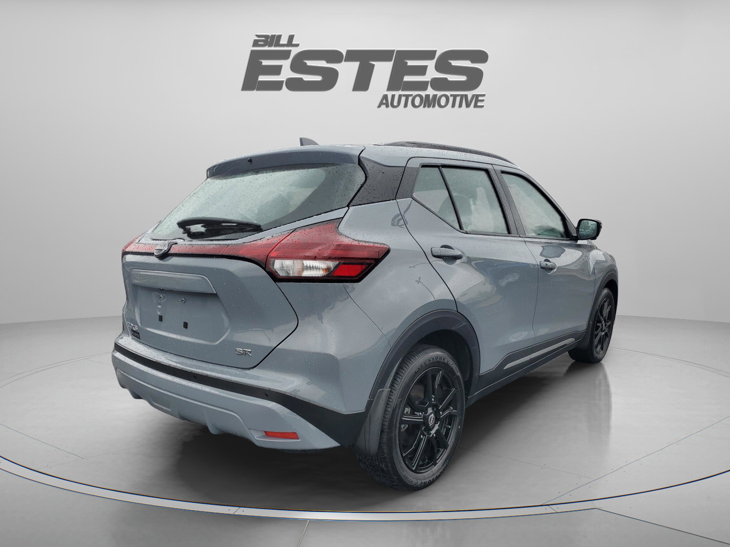 Used 2023 Nissan Kicks SR w/ SR Premium Package FWD image 4