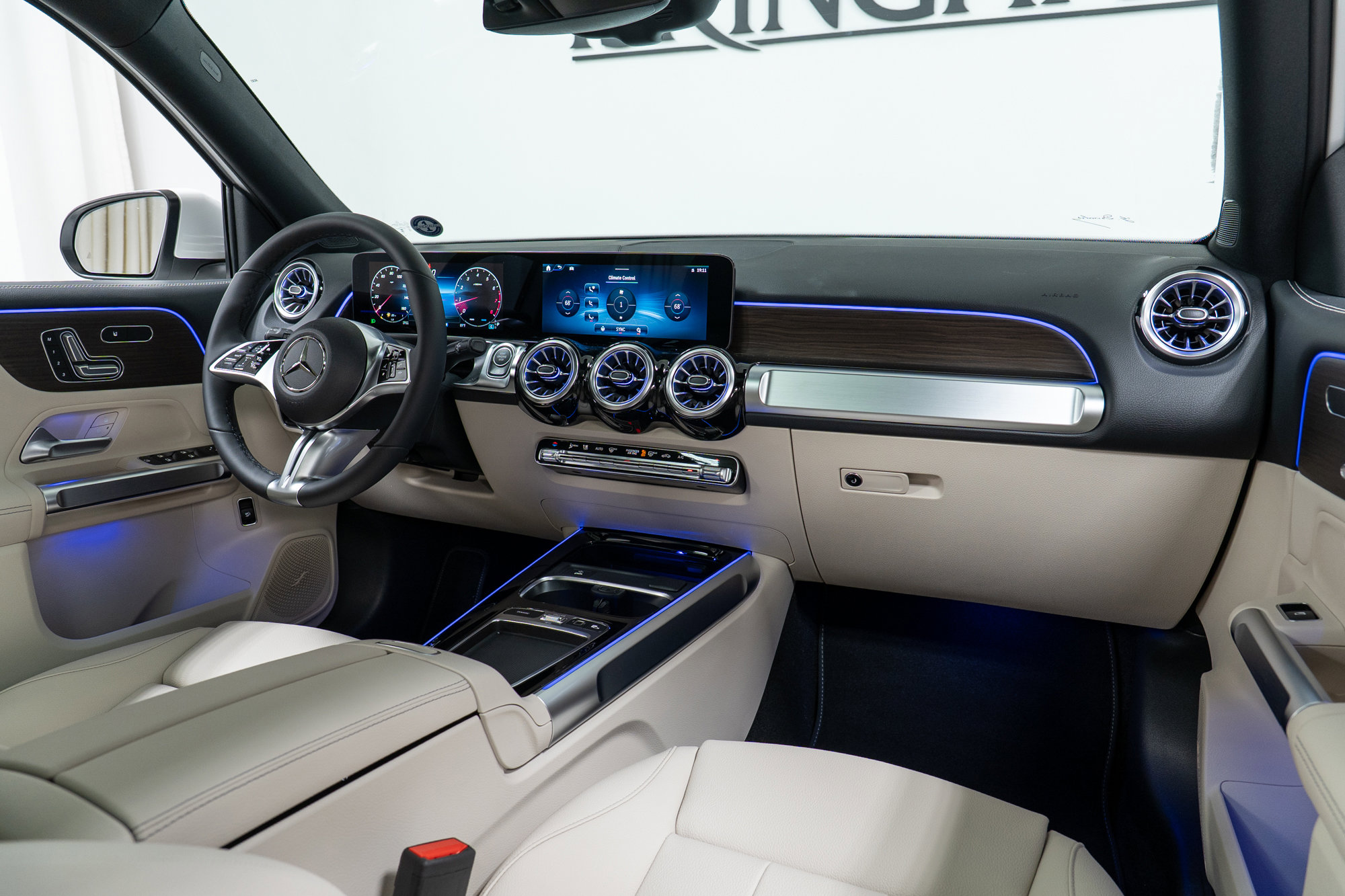 New 2026 Mercedes-Benz GLB 250 4MATIC image 14