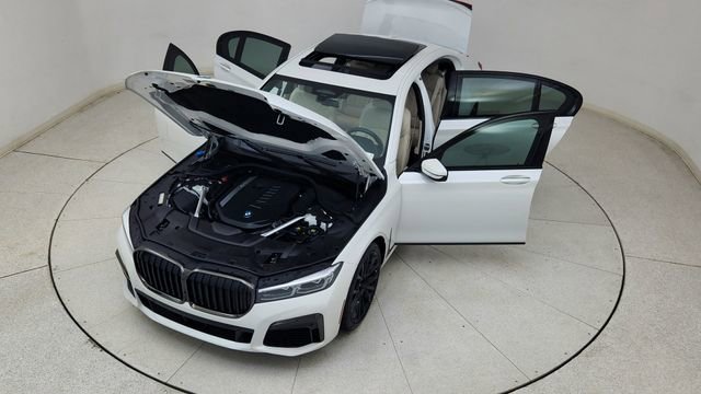 Used 2022 BMW 740i w/ M Sport Package image 87