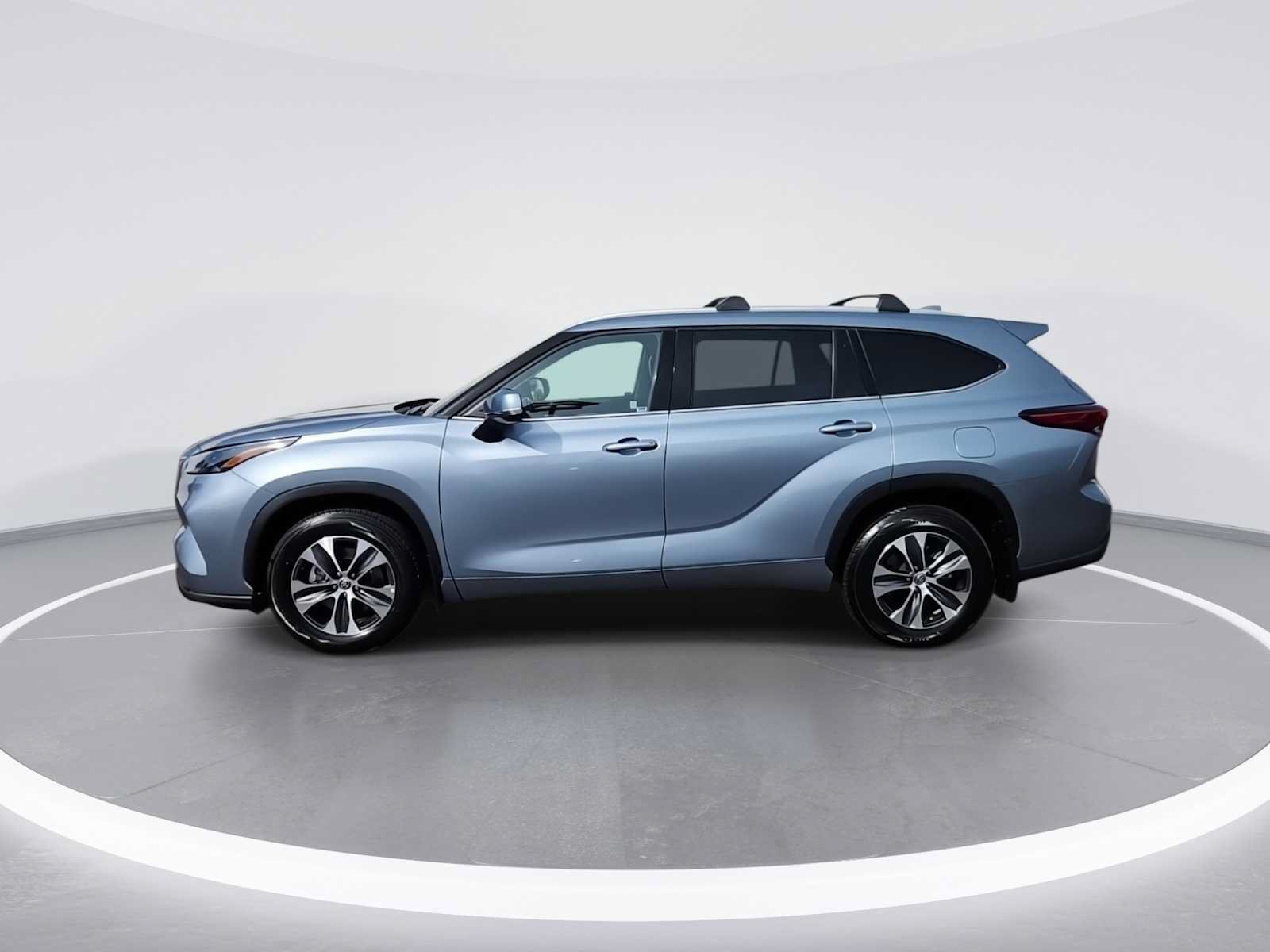 Certified 2022 Toyota Highlander XLE AWD/4WD image 5