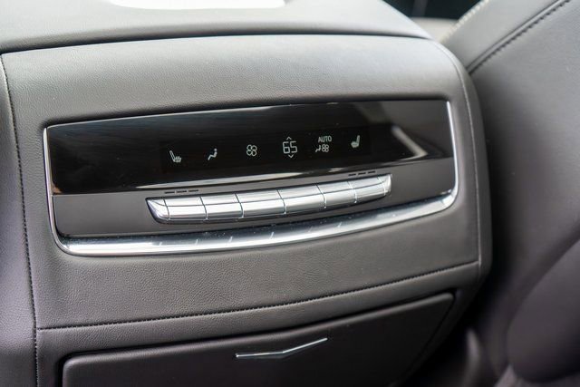 Used 2024 Cadillac Escalade Premium Luxury w/ Performance Package image 28