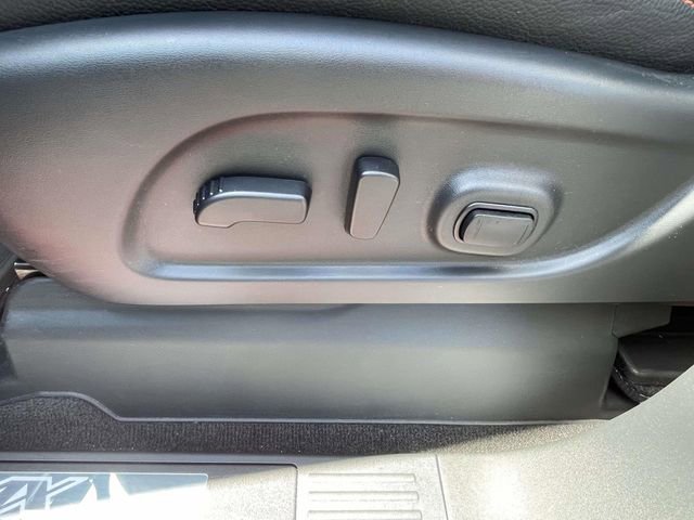 Used 2021 Nissan Titan PRO-4X w/ Pro-4x Convenience Package image 18