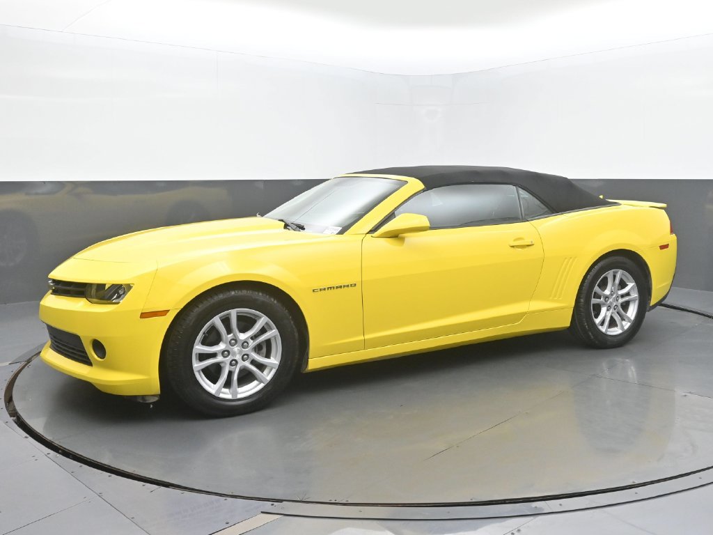 Used 2015 Chevrolet Camaro LT RWD image 2