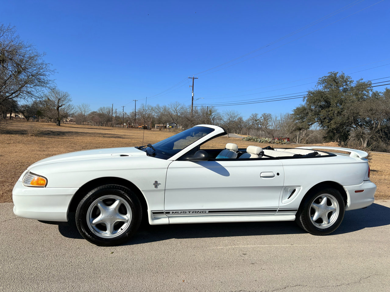Used 1998 Ford Mustang Convertible image 44