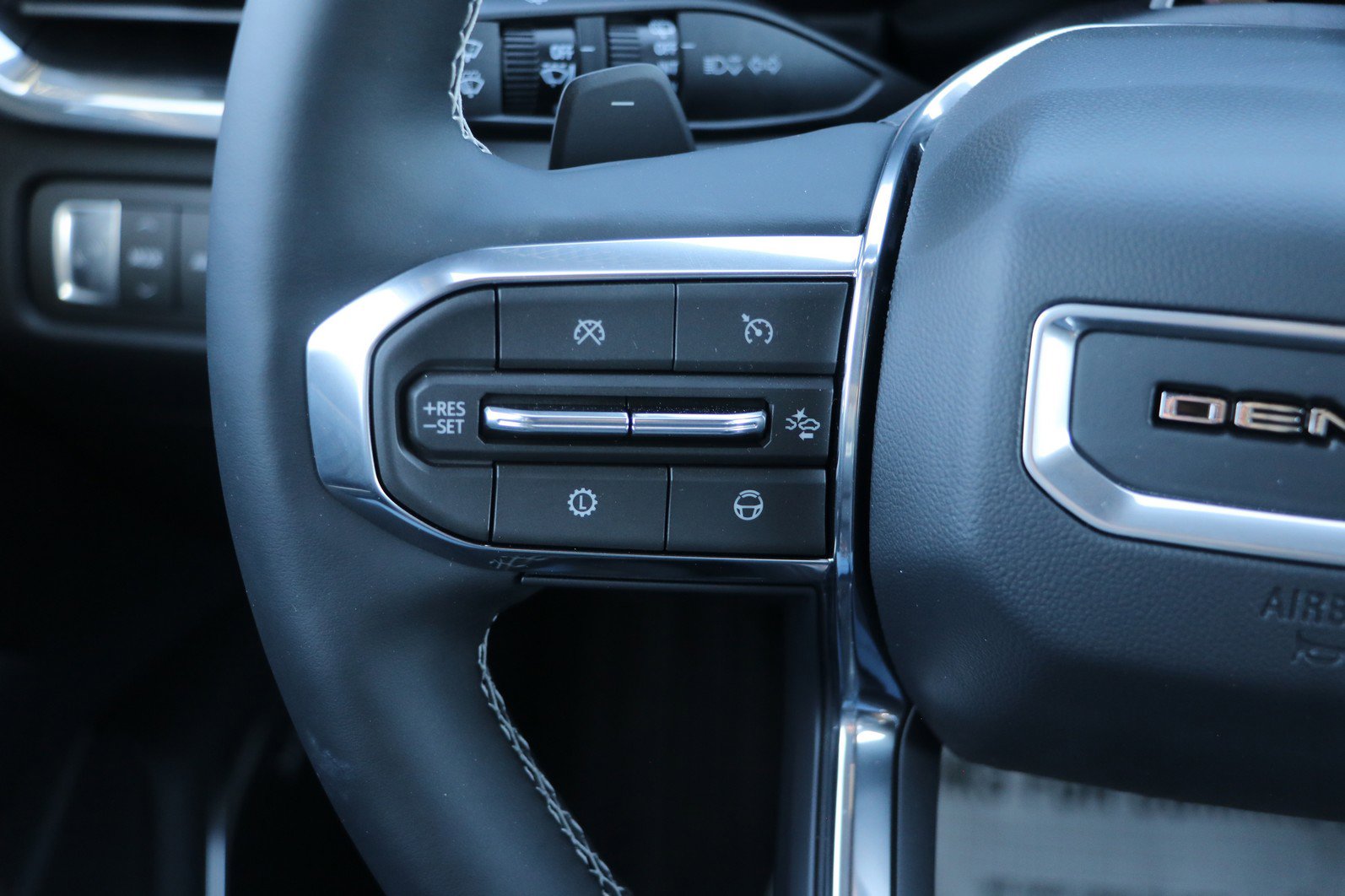 New 2026 GMC Acadia Denali w/ Super Cruise Package image 18