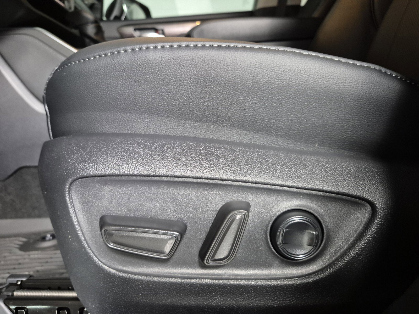 New 2026 Toyota Highlander Limited image 19