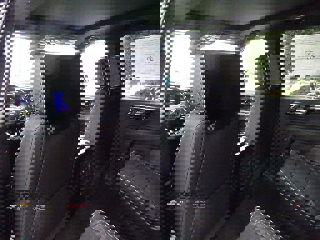 New 2026 Chevrolet Suburban Premier image 20