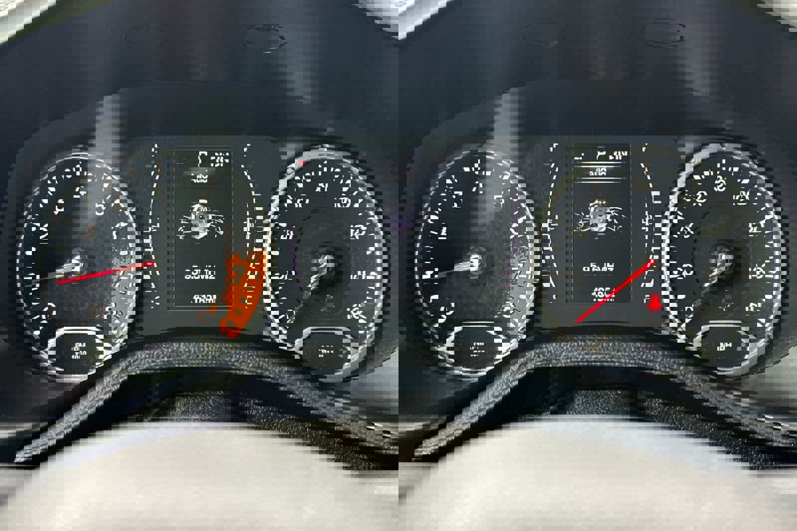 Used 2018 Jeep Renegade Latitude w/ Popular Equipment Group image 24