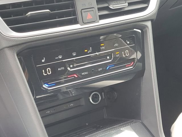 New 2025 Volkswagen Taos SE image 21