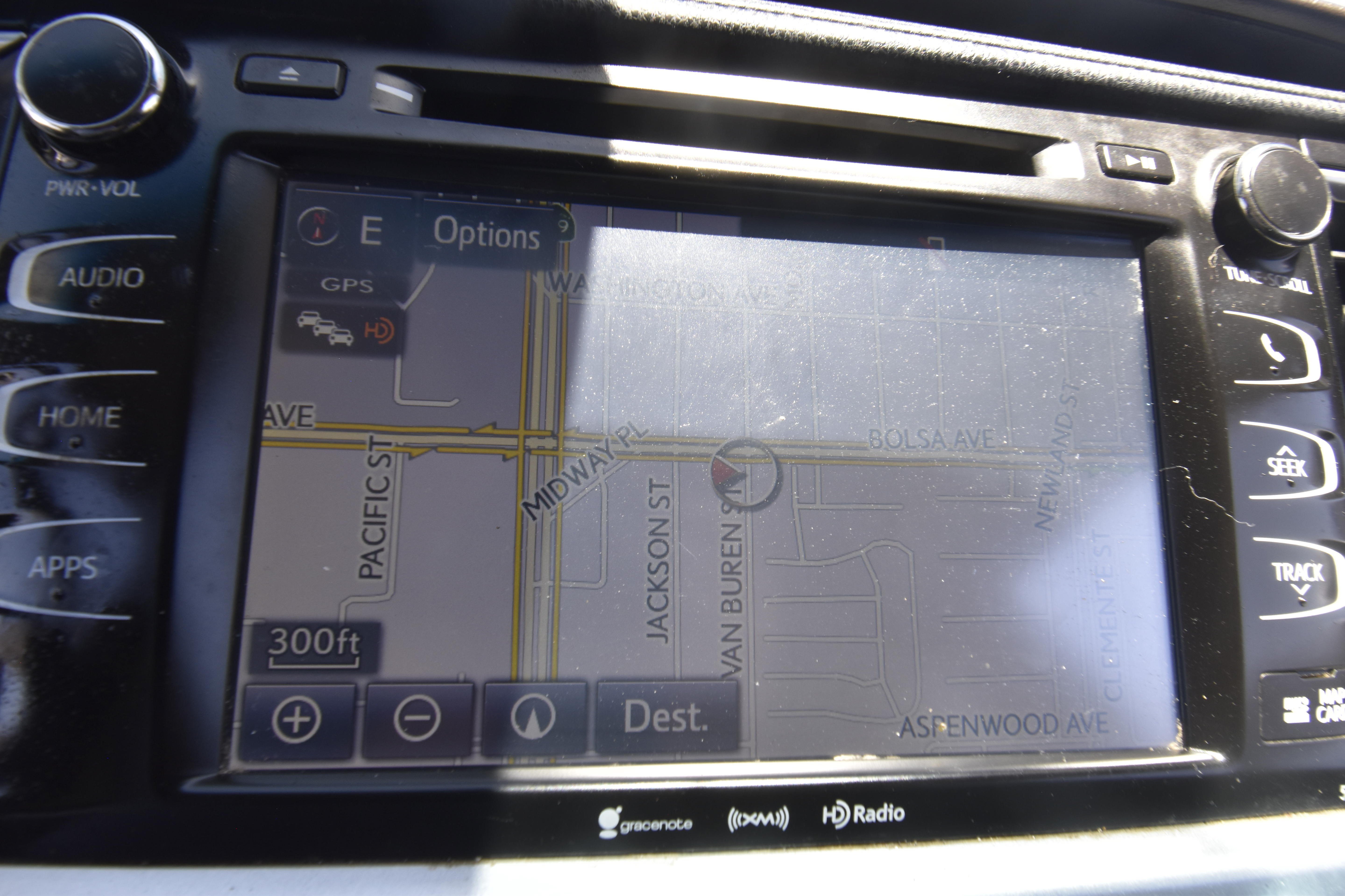Used 2019 Toyota Highlander XLE FWD image 7