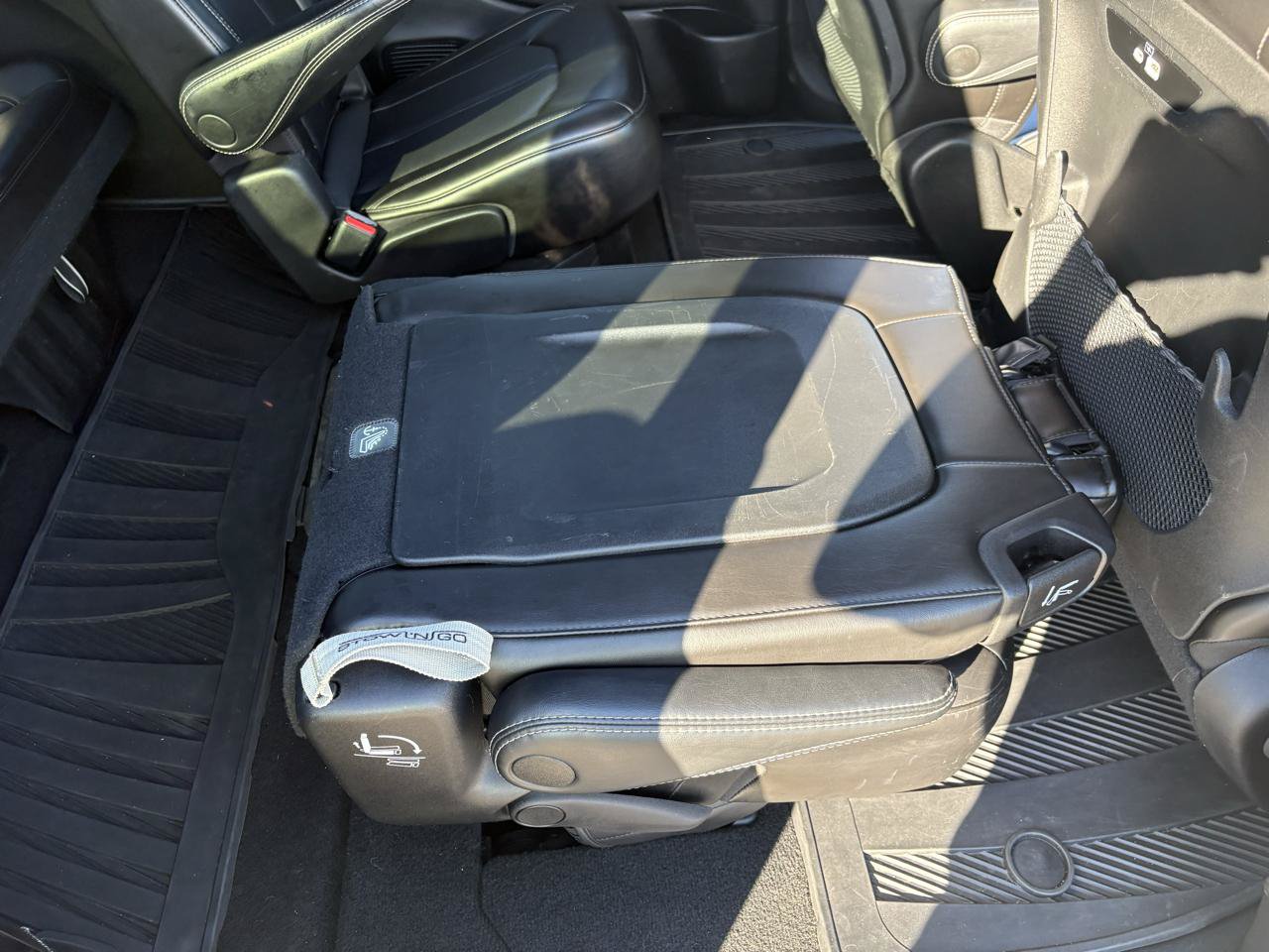 Used 2023 Chrysler Pacifica Touring-L w/ S Appearance Package FWD image 50