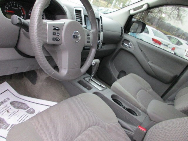 Used 2014 Nissan Frontier SV w/ SV Value Truck Package AWD/4WD image 17