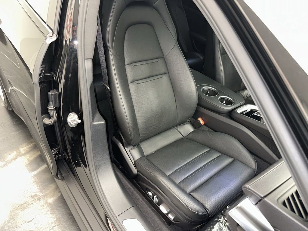 Used 2018 Porsche Panamera 4 image 9