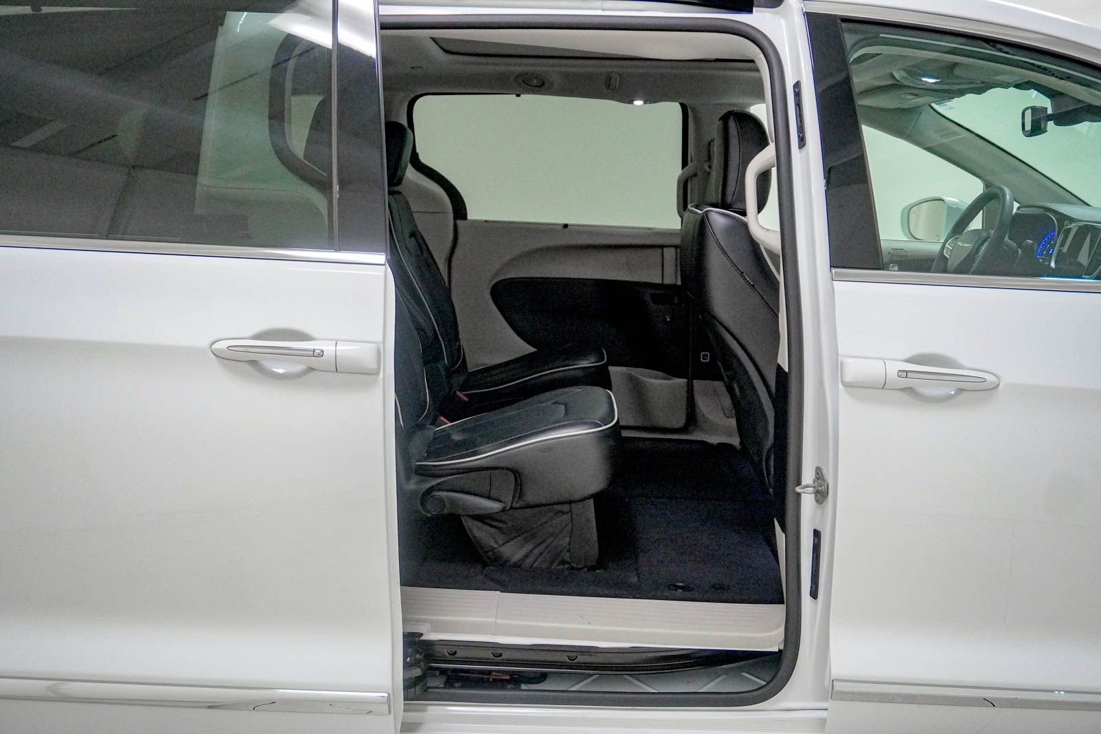 Used 2022 Chrysler Pacifica Limited image 33