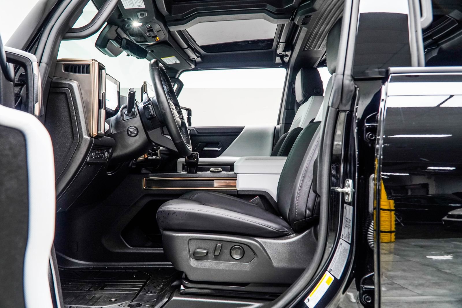 Used 2025 GMC Hummer EV 3X AWD/4WD image 50