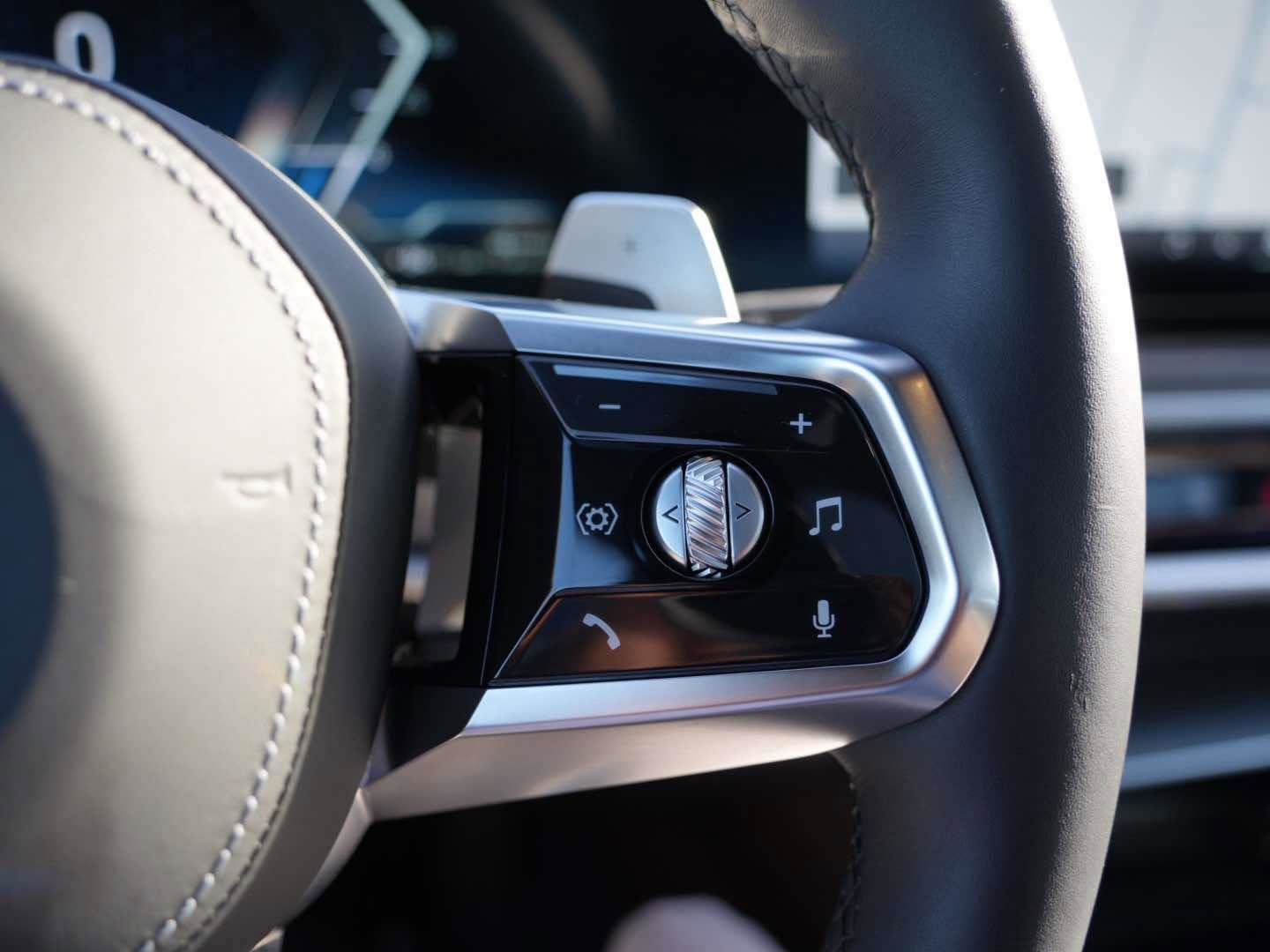 Used 2025 BMW 750e xDrive AWD/4WD image 19