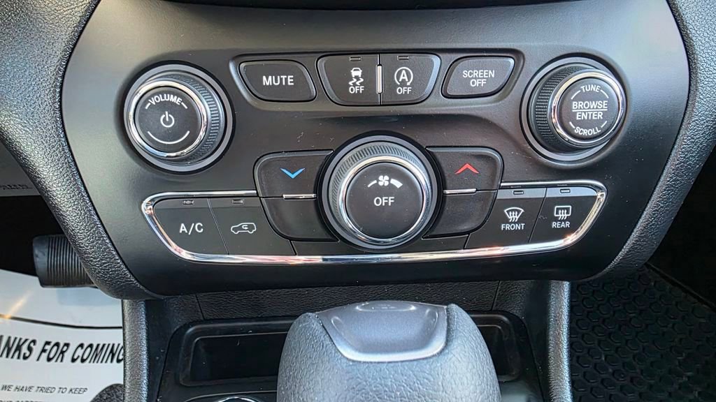 Used 2019 Jeep Cherokee Latitude w/ Cold Weather Group image 31