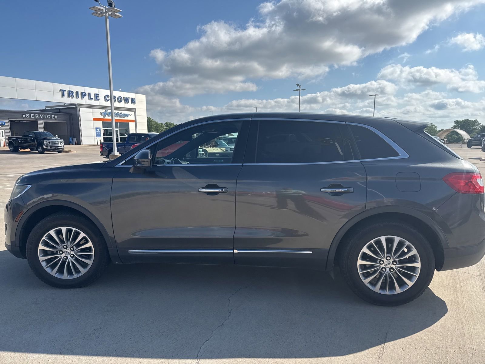 Used 2017 Lincoln MKX Select w/ Select Plus Package FWD image 6