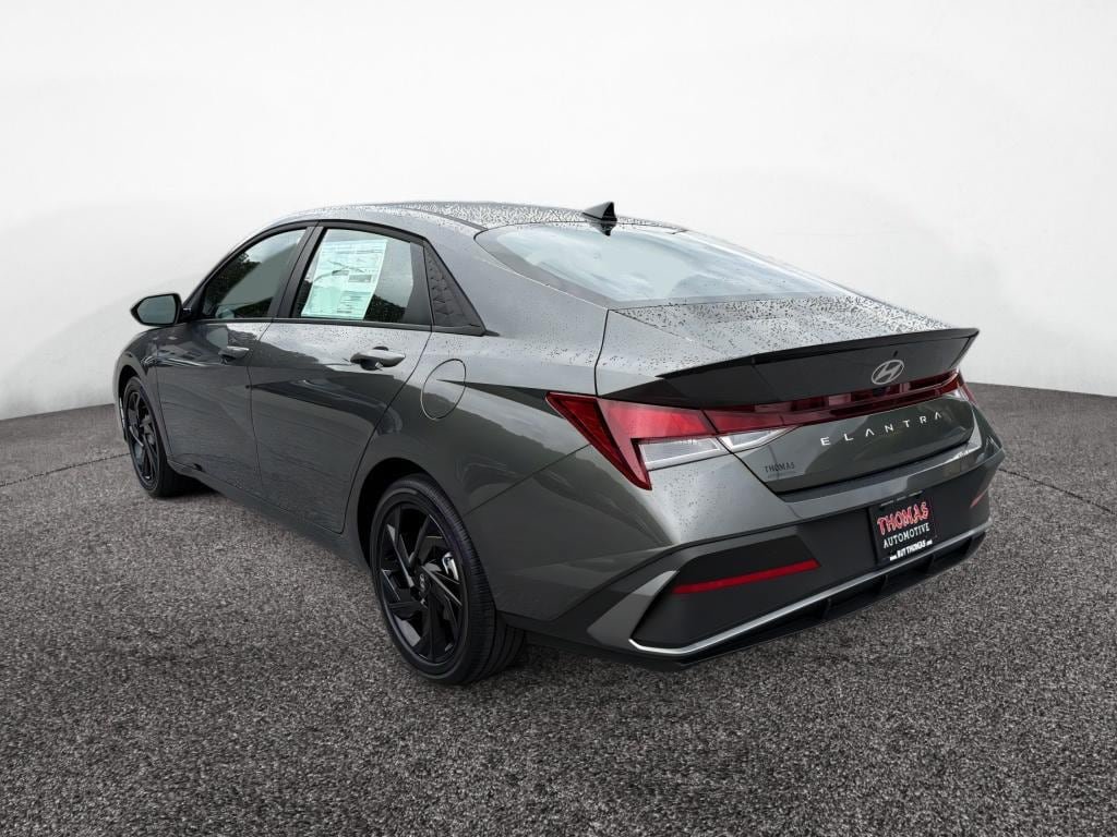 New 2026 Hyundai Elantra SEL Sport FWD image 5