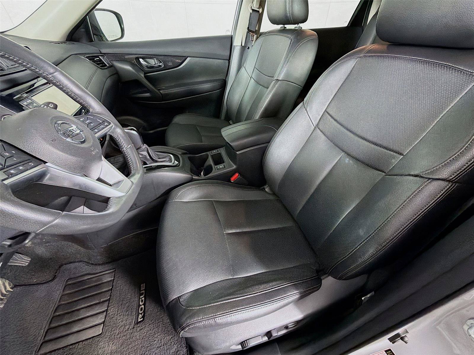 Used 2017 Nissan Rogue SL w/ SL Premium Package AWD/4WD image 2